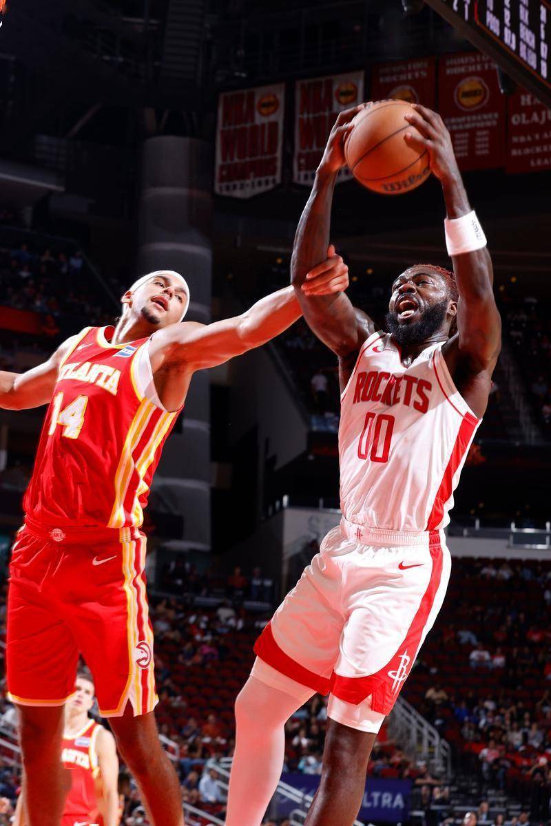 关于休斯敦火箭训练开放日；冲刺阶段篮板制胜引欢呼；CBA季后赛在即；训练强度明显提升的信息