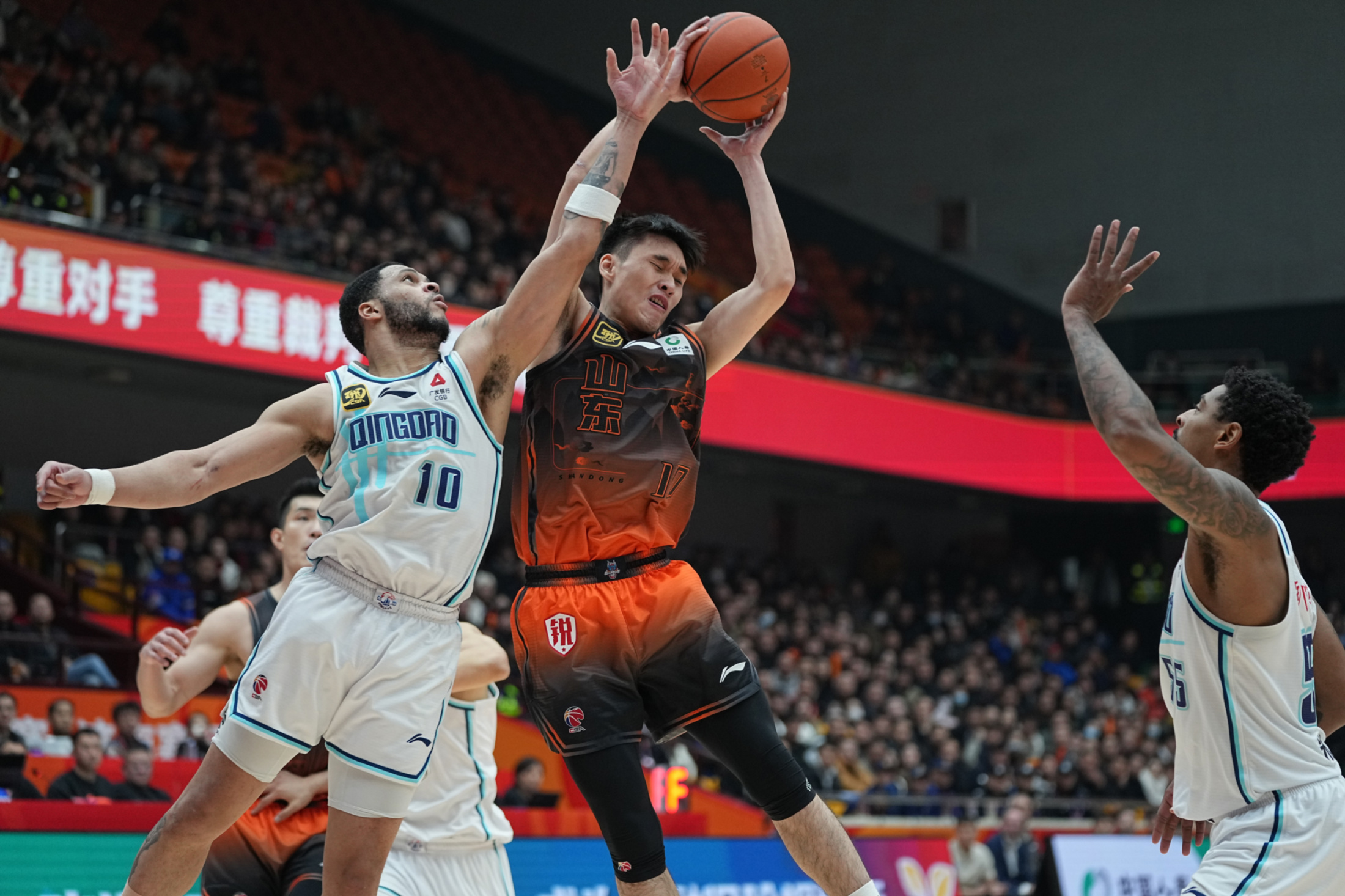 关于今晨CBA季后赛传出新动向，毕尔巴鄂竞技战术微调，管理层表态——压力陡增，更衣室氛围转暖的信息